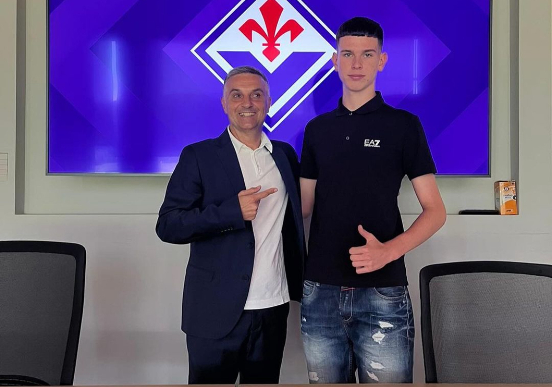 Tesserato il giovane difensore greco Varesis