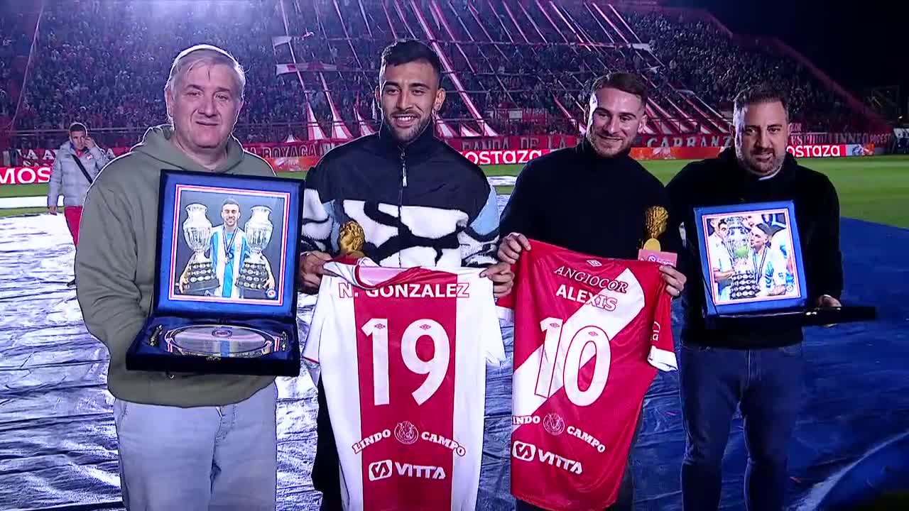 Nico Gonzalez omaggiato dall’Argentinos Juniors (VIDEO)