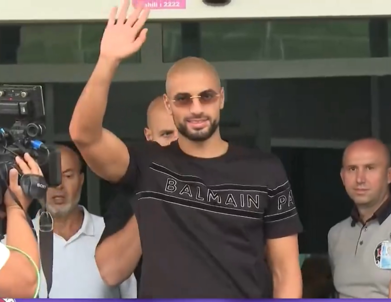 Fenerbahce, Amrabat è arrivato a Istanbul (VIDEO)