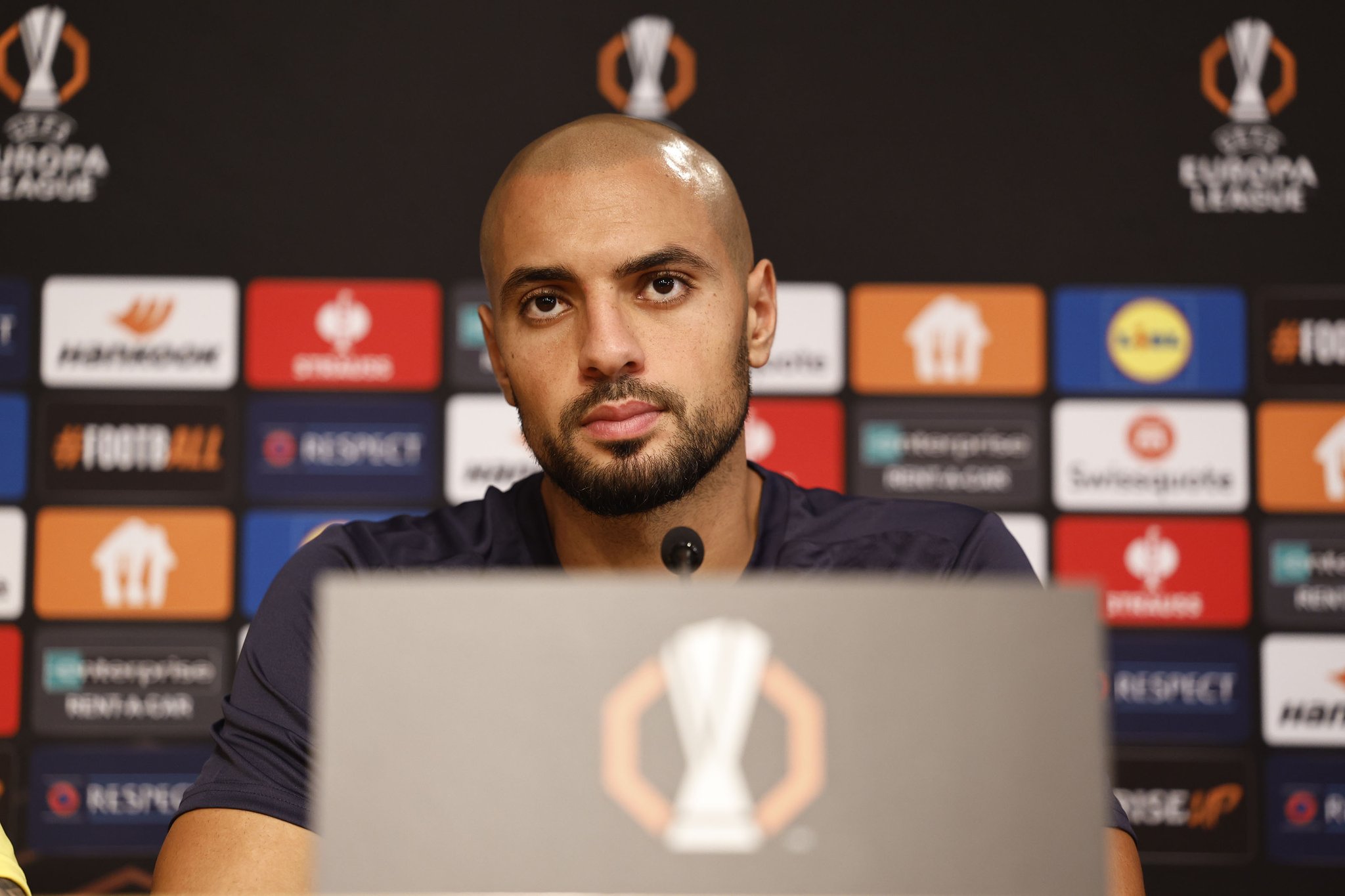 Fenerbahce, Amrabat: “Il sogno è vincere l’Europa League. Orgoglioso di essere allenato da Mourinho”