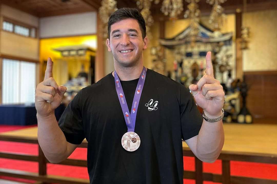 L'omaggio della Fiorentina a Leo Fabbri: giro di campo prima della sfida con la Roma