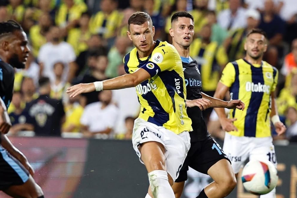 Dzeko in viola, superata la concorrenza. Il Cigno ha scelto Firenze