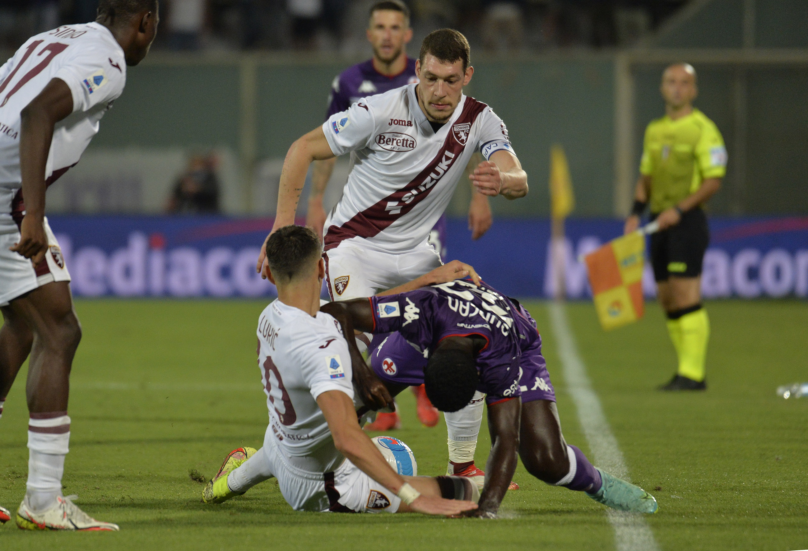 Superga, la Fiorentina e Belotti ricordano il Grande Torino (FOTO)