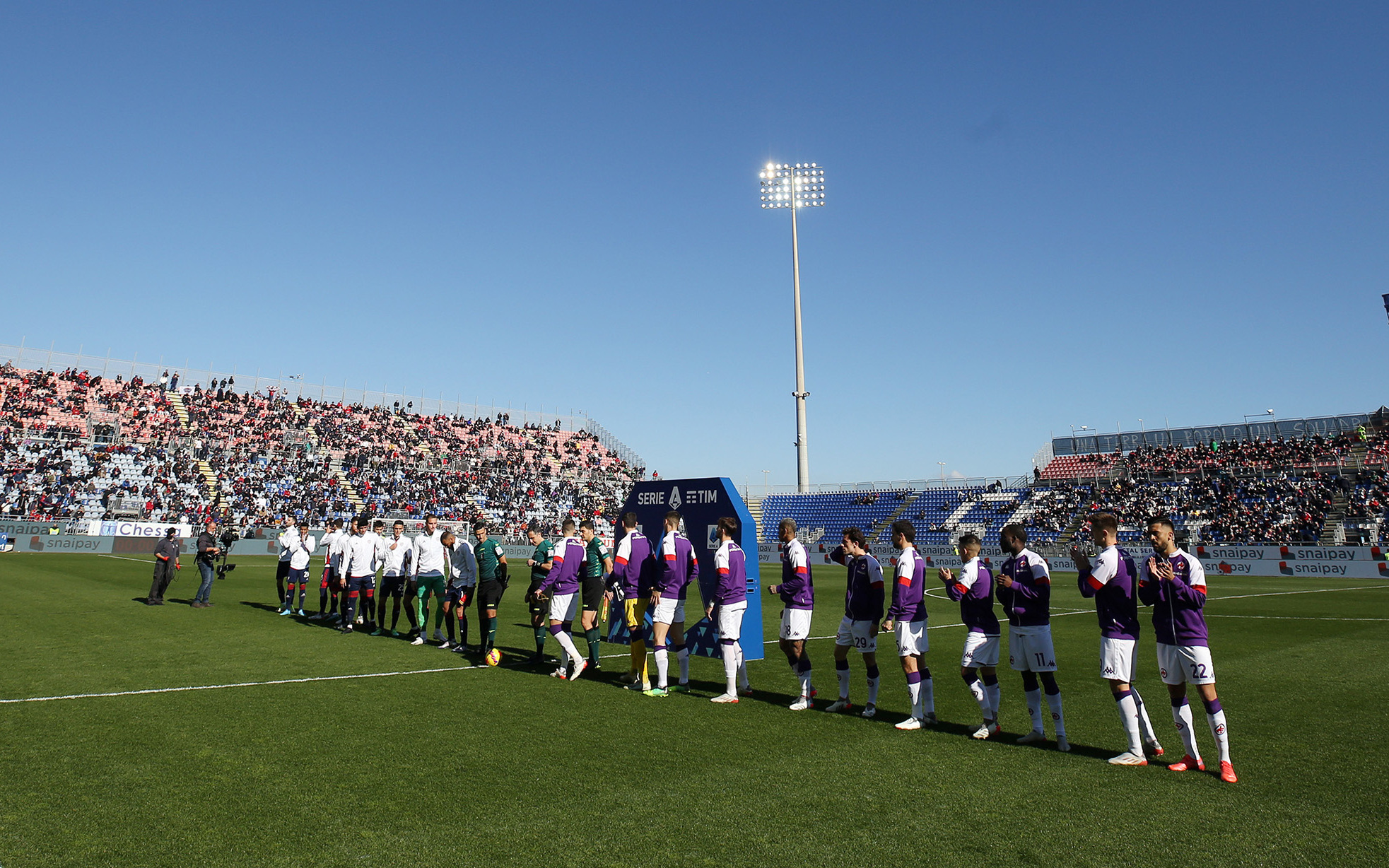 Ufficiale, Cagliari-Fiorentina si gioca giovedì alle 20:45