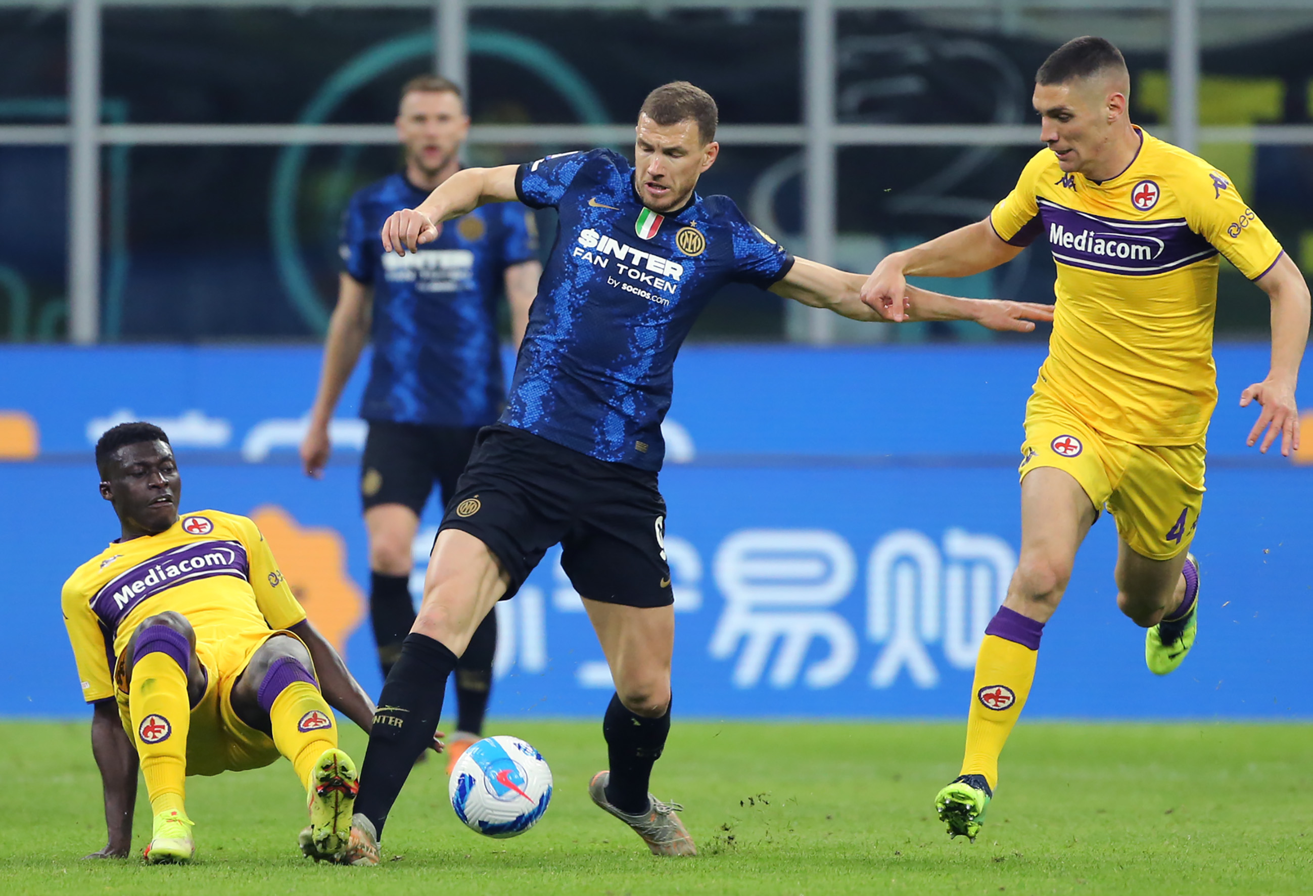 Dzeko, più pro che contro per alzare il livello. Da Klose a Giroud: Pioli sa bene come sfruttare i bomber esperti