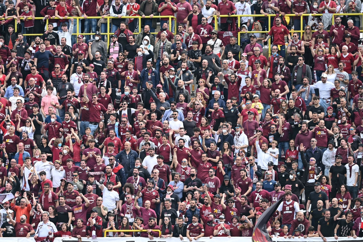 Salernitana-Fiorentina, tensione tra le due tifoserie fuori dall’Arechi: 10 feriti
