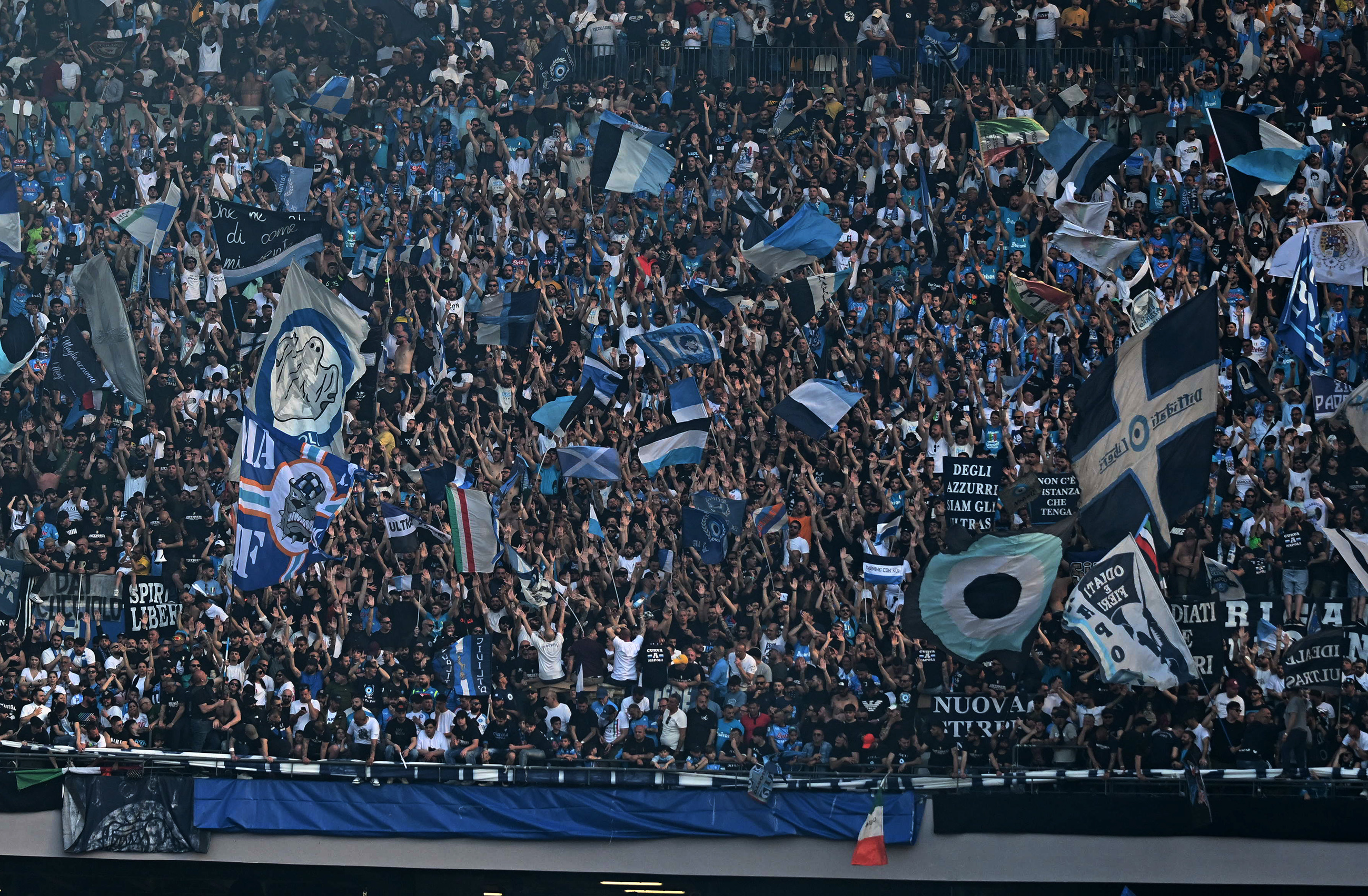 Inferno Maradona: stadio sold out, anche oggi, per la sfida con la Fiorentina