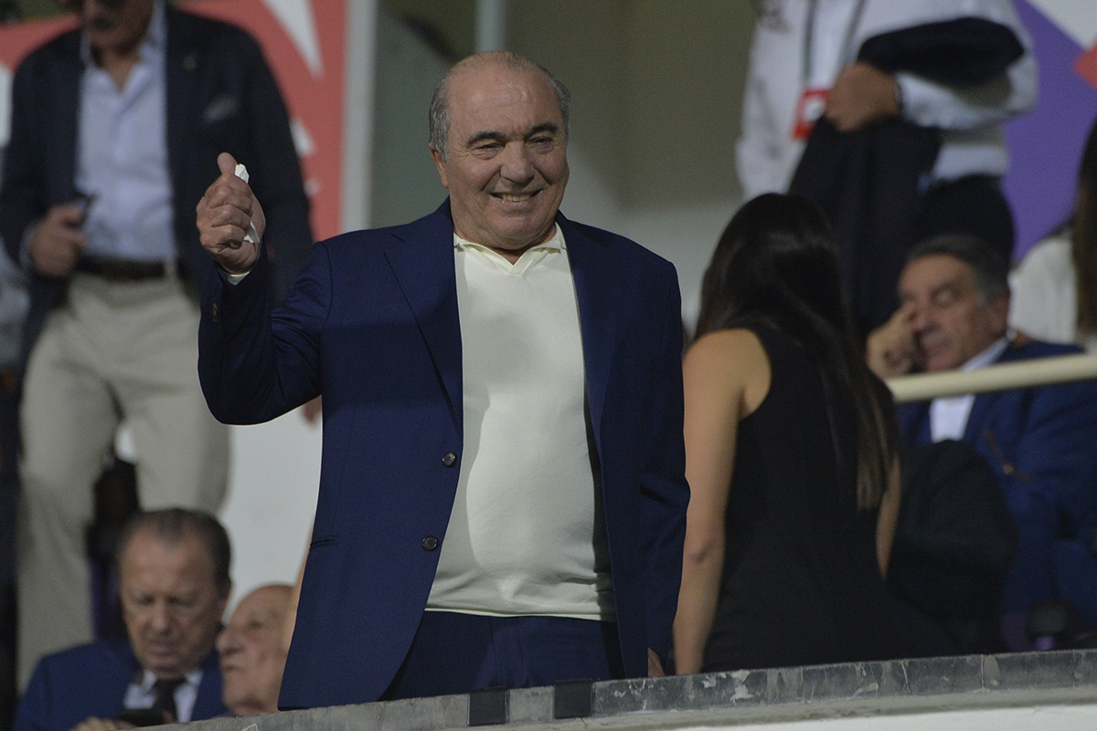 Commisso arrivato al Franchi: applausi dai tifosi. Ricordato Mondonico nel pre-partita