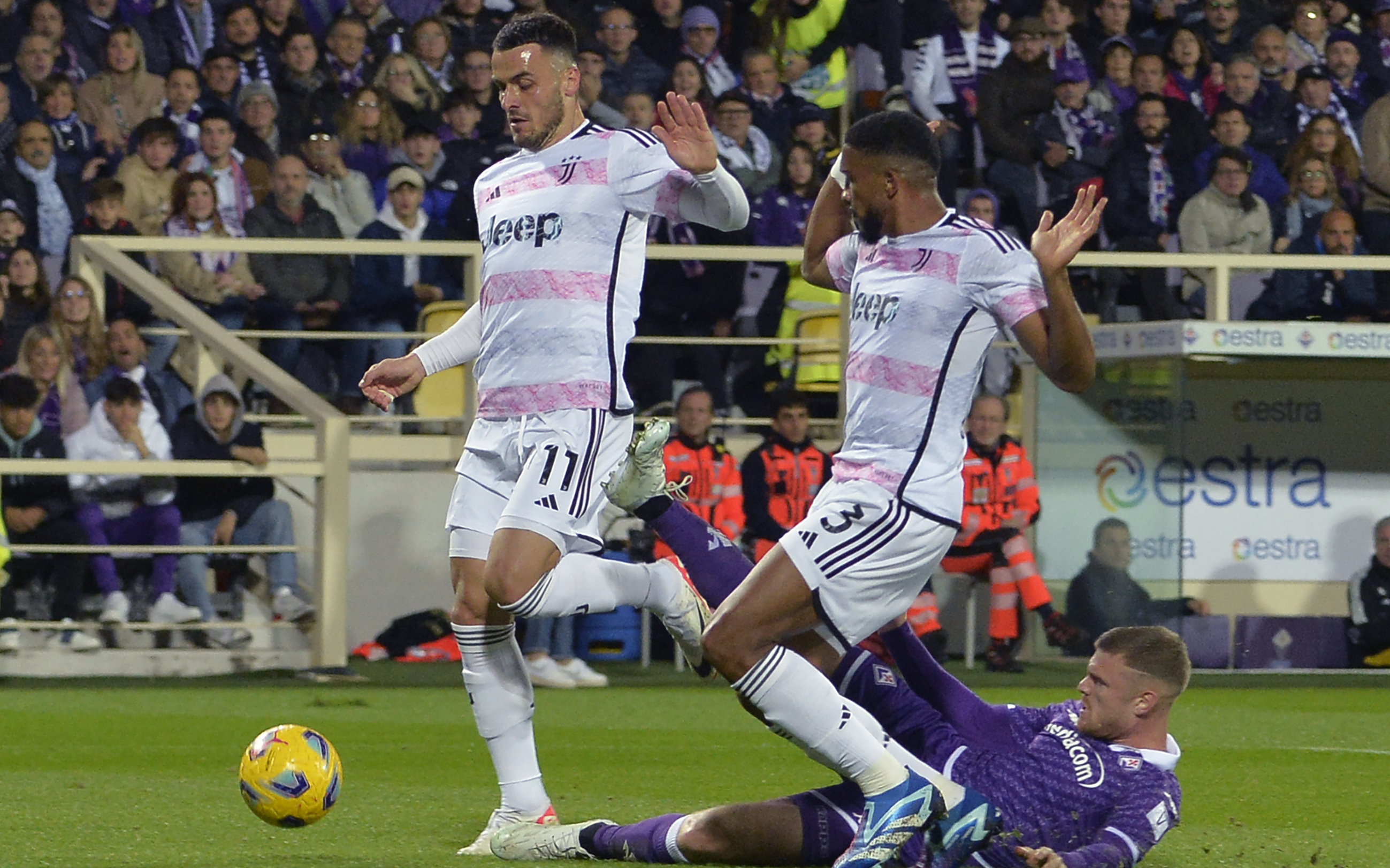 IND. LaViola.it - La Fiorentina non è interessata a Kostic. Non sarà lui l'esterno per Palladino