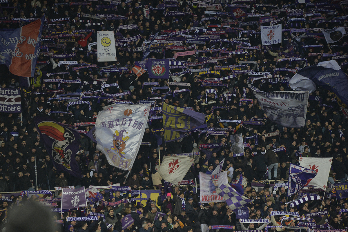 Voli e traghetti, 10mila tifosi viola in partenza per Atene. La mappa dei maxischermi a Firenze