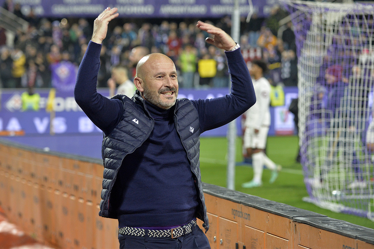 Italiano e il Bologna portato in trionfo: dibattito aperto a Firenze. I tifosi preparano l'accoglienza al Franchi