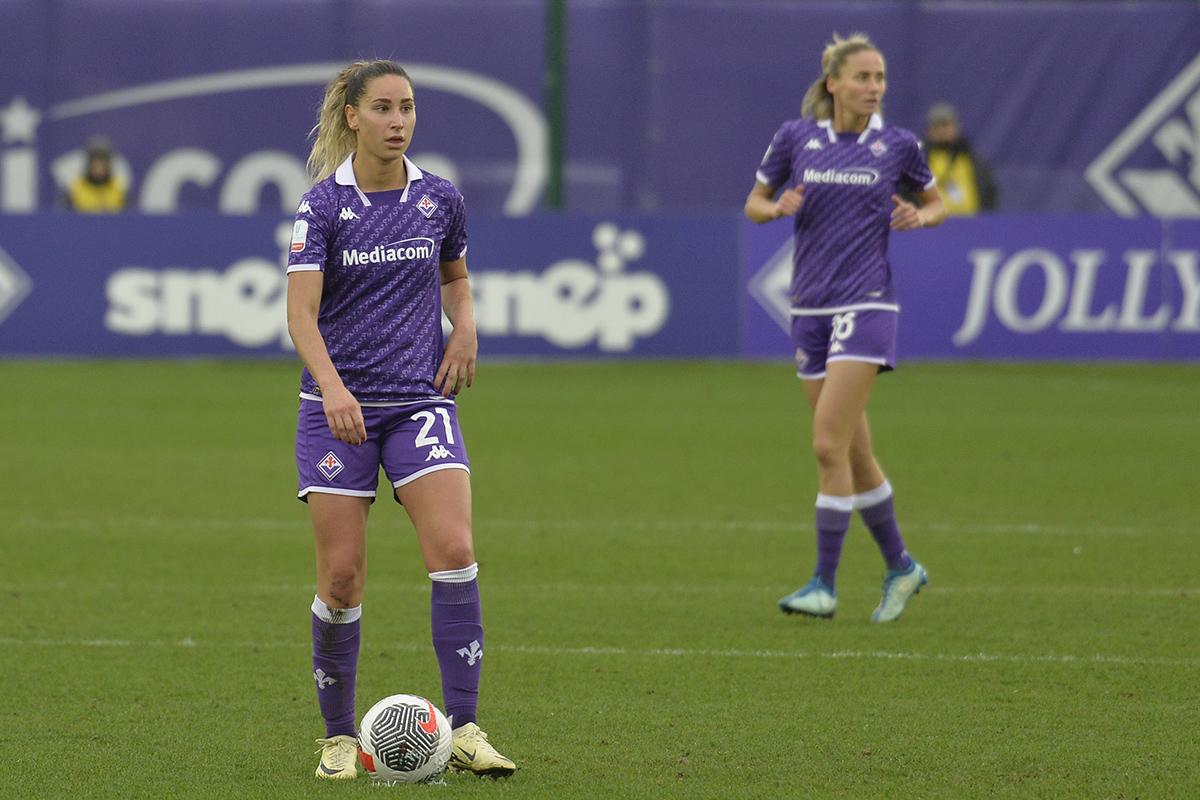 Fiorentina Femminile, Emma Severini è la migliore centrocampista della Serie A: riceve il Premio Bulgarelli