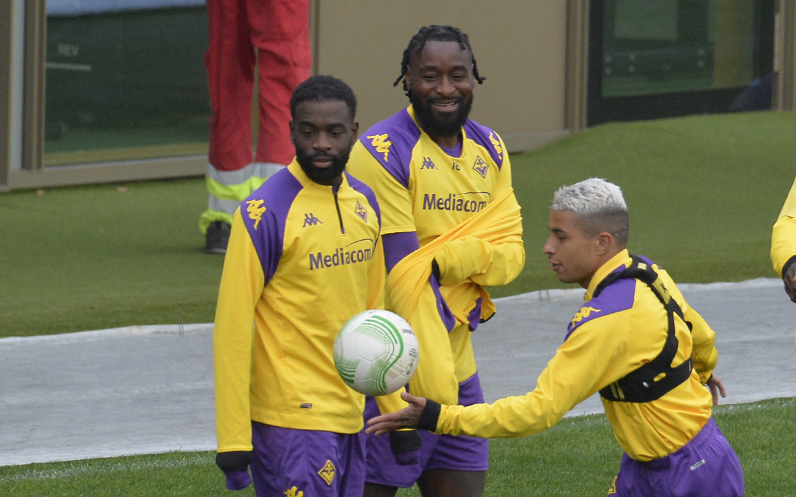 Il Cagliari sogna Nzola. Ma serve il contributo della Fiorentina