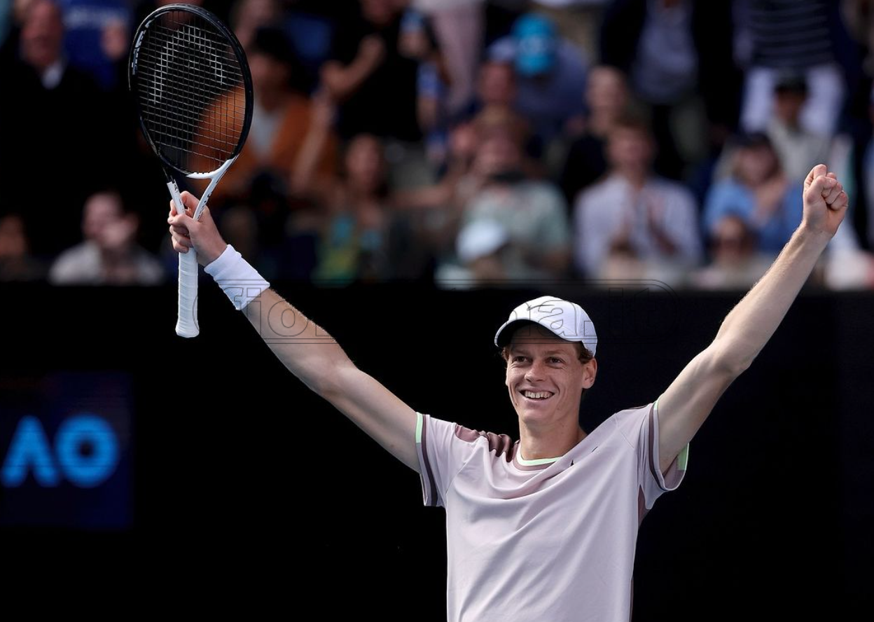 Tennis, Jannik Sinner fa la storia dello sport italiano. Trionfa in Australia al quinto set