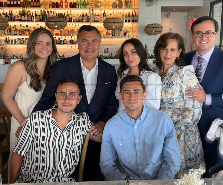Joe lascia una famiglia unita: i quattro figli a protezione della sua Camilla