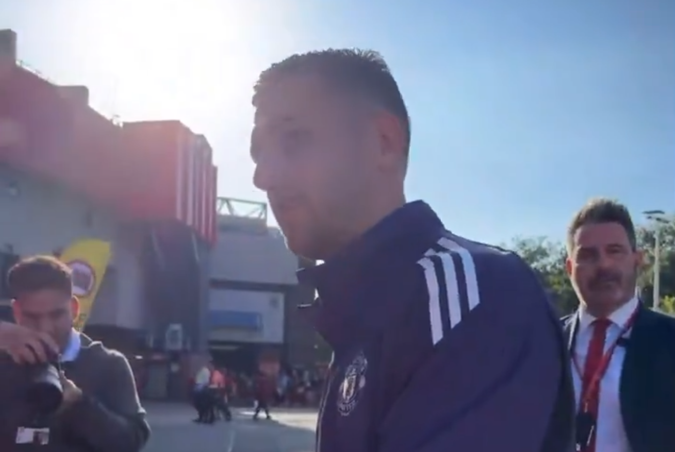 Dalot e il 'caso autografi'. Dopo il match con la Fiorentina non firma alcuni numeri. Ecco il motivo (VIDEO)