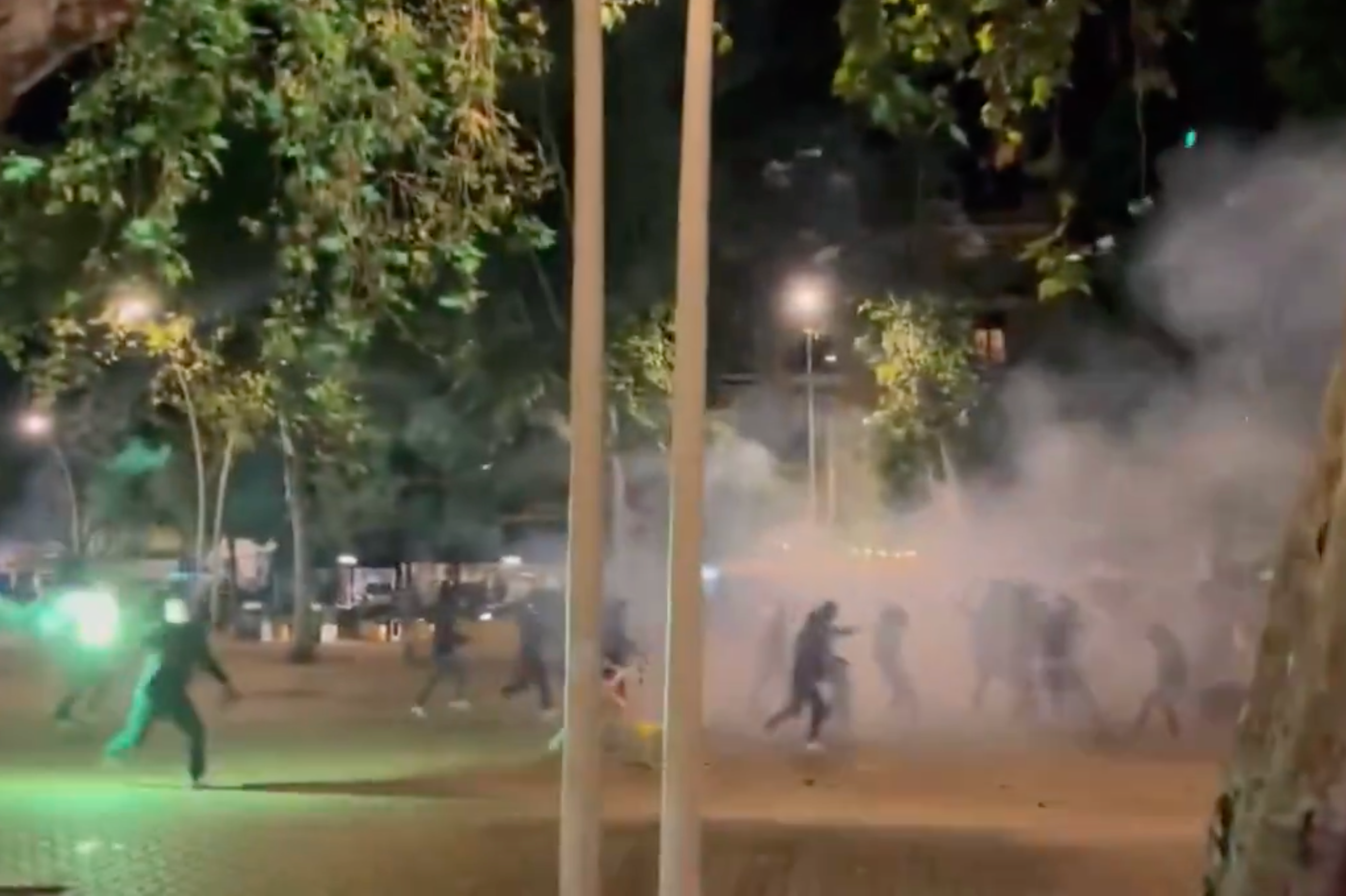 Scontri tra tifosi prima di Betis-Fiorentina a Siviglia: tensione in centro città (VIDEO)