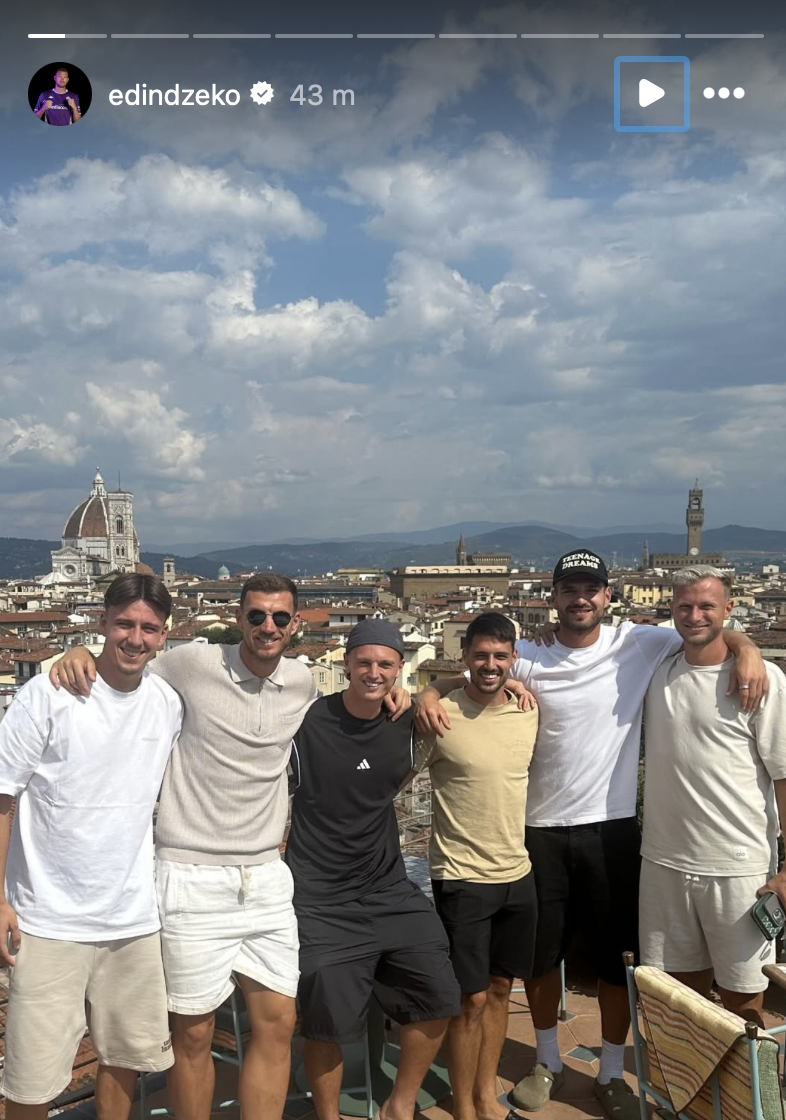 Nel caldo rovente di Firenze alcuni calciatori viola si godono la città (FOTO)