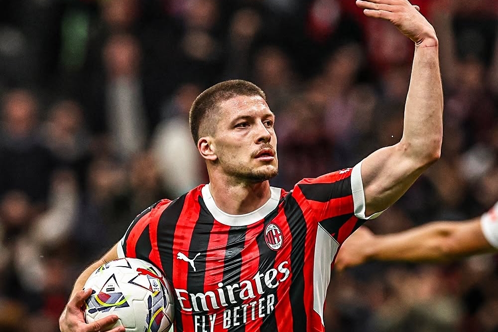 Ex viola, avventura al Milan al capolinea per Jovic. Può svincolarsi a zero, offerte da Oltreoceano