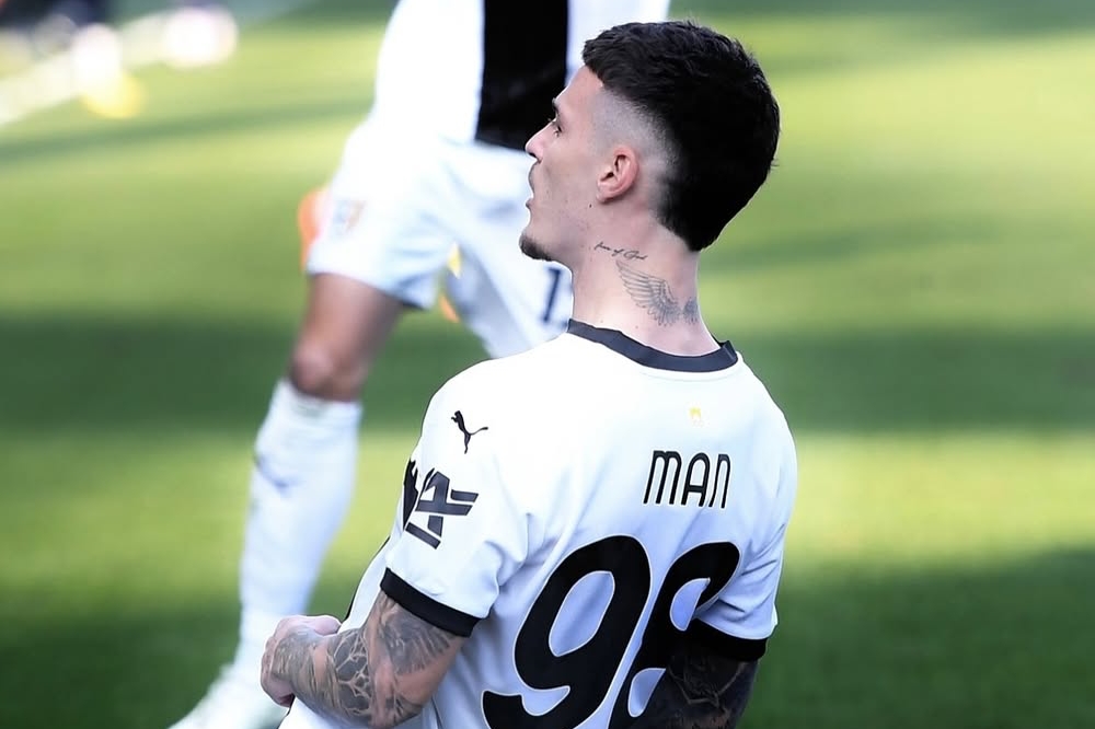 La Fiorentina vuole un esterno, ma serve tempo per Man