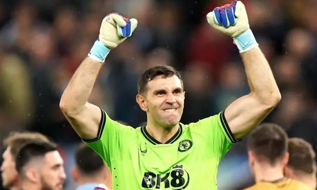 Aston Villa: Martinez (già ammonito) prende il giallo ai rigori ma non viene espulso
