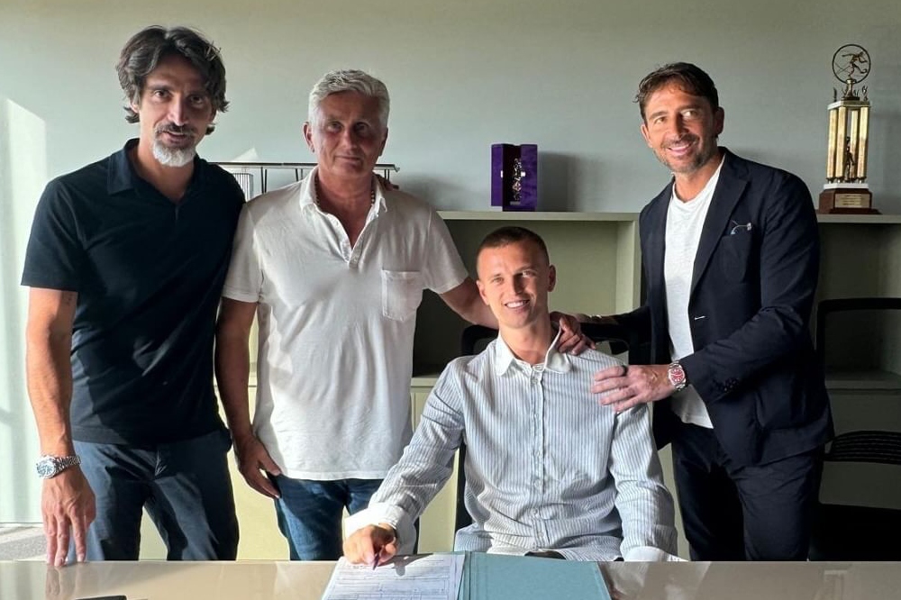 I momenti della firma di Albert Gudmundsson con la Fiorentina (FOTO)