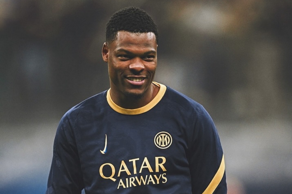 Alternativa a Dodo per il Barcellona: i blaugrana pensano a Dumfries dell'Inter