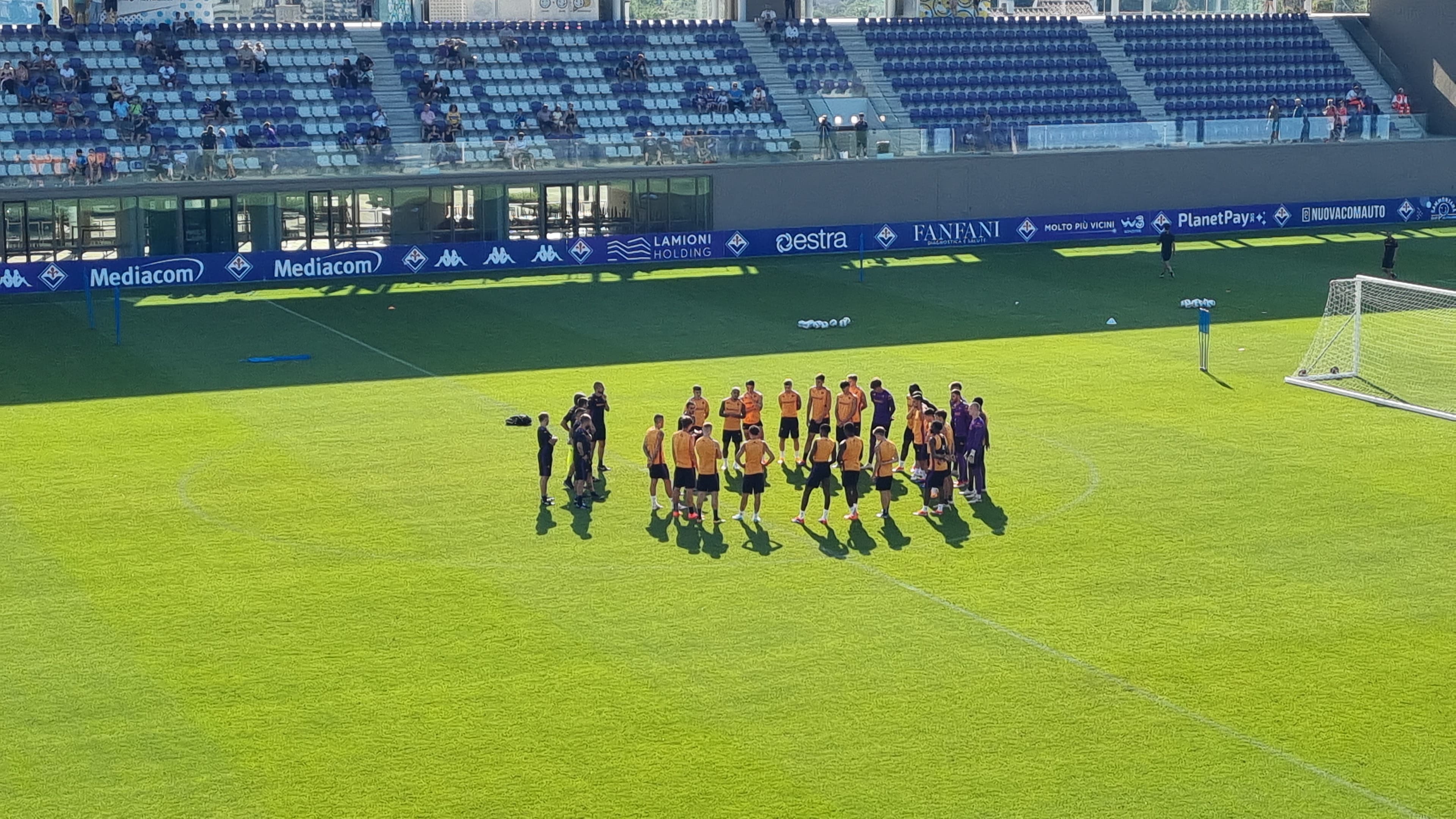 Allenamento al Viola Park, Palladino parla alla squadra. Out Nzola e Lucchesi (FOTO VI.IT)