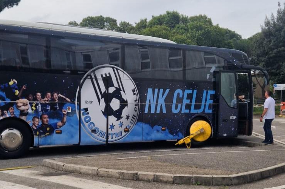 Disavventura per il Celje: il pullman bloccato con le ganasce in giornata