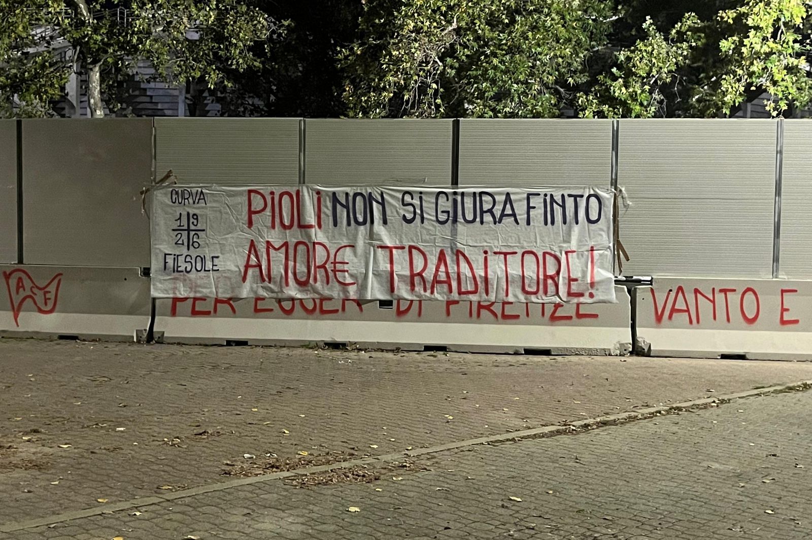 Il 'saluto' della Curva Fiesole a mister Pioli: "Amor€ sì... ma per la buonuscita!"