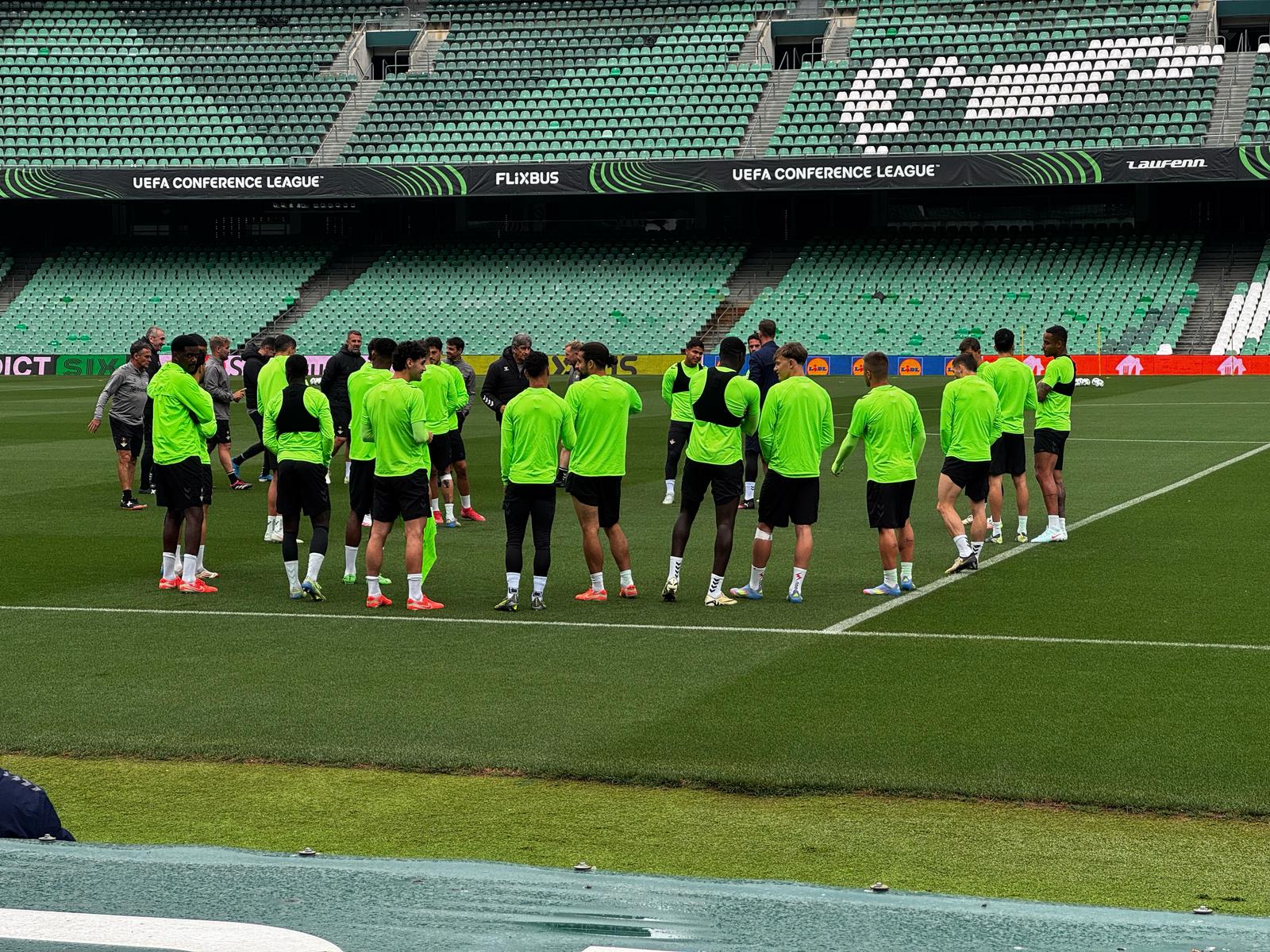 Betis, la rifinitura: Pellegrini parla ai suoi caricandoli per la Fiorentina (VIDEO VI.IT)