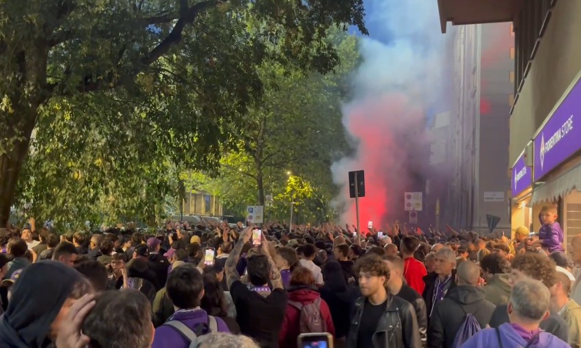 Fiorentina-Lecce, la contestazione della Fiesole sotto la tribuna: "Vi romperemo il c..." (VIDEO VI.IT)