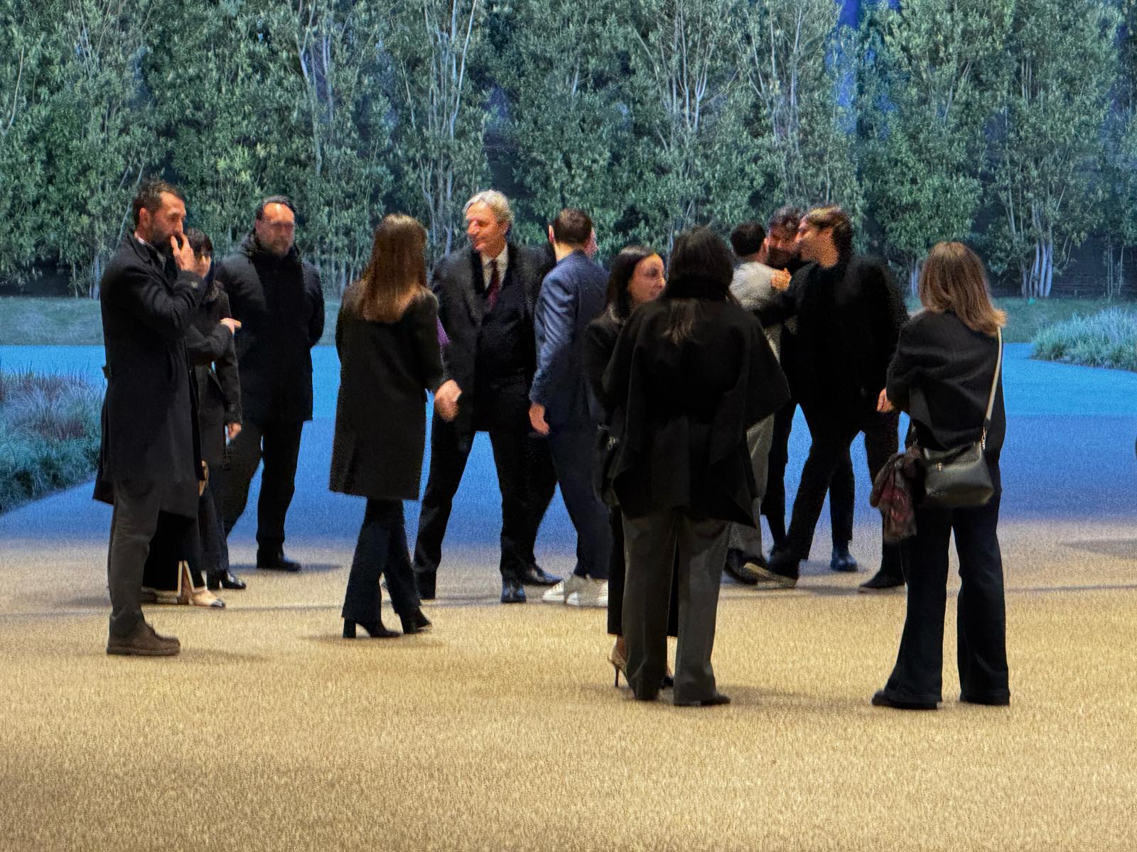 Dalla famiglia a Biraghi e Funaro: tutti i presenti alla messa per Barone (VIDEO)