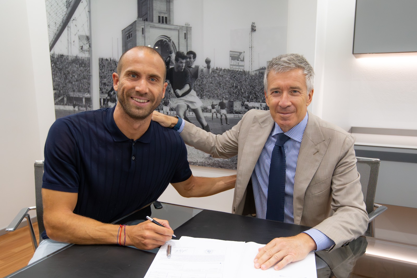 Ex viola, ufficiale: il 36enne De Silvestri rinnova ancora con il Bologna