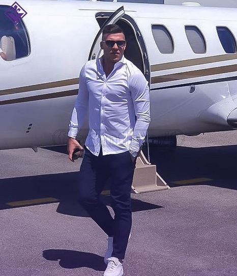 LUKA JOVIC C’È. L’attaccante serbo è appena atterrato a Peretola (FOTO)