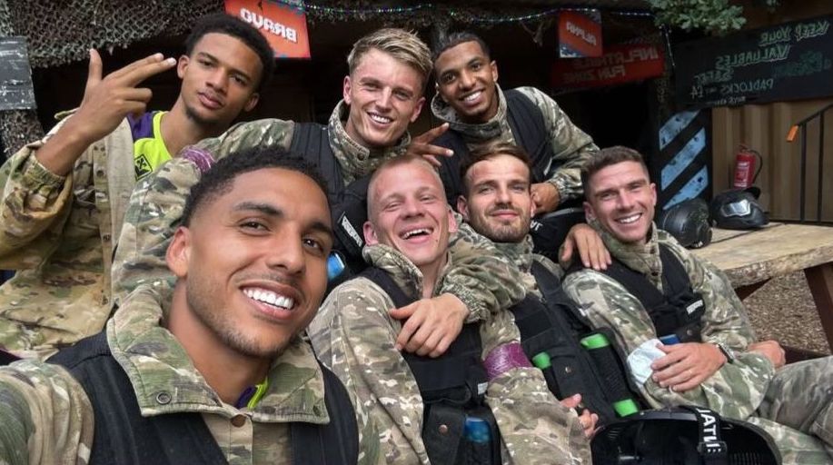 Fiorentina, pomeriggio alternativo. Parte della squadra si dà al... paintball (FOTO)