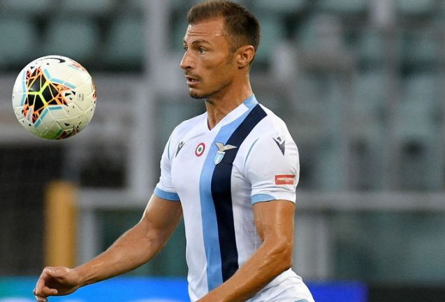 Radu, al derby di Roma in curva con una felpa con chiari riferimenti nazisti