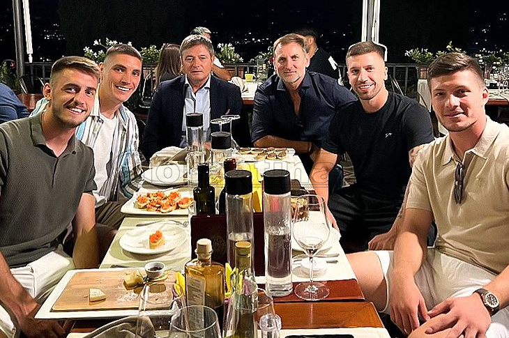 Visita speciale per i serbi viola: ieri a cena con il ct Stojkovic (FOTO)