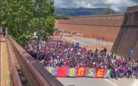 Il corteo dei tifosi del Basilea a Firenze (VIDEO)