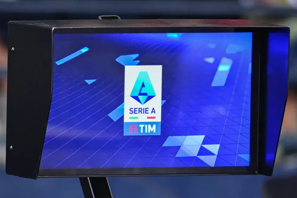 Serie A, novità tecnologiche in arrivo: audio dell’arbitro e VARDict sugli schermi degli stadi